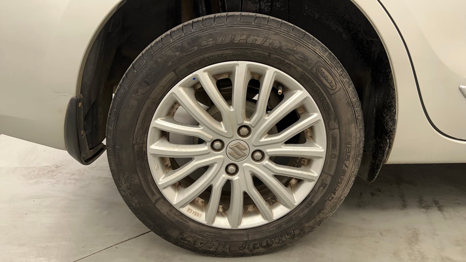 Used 2017 Maruti Suzuki Dzire ZXi AMT Petrol Automatic tyres RIGHT REAR TYRE RIM VIEW