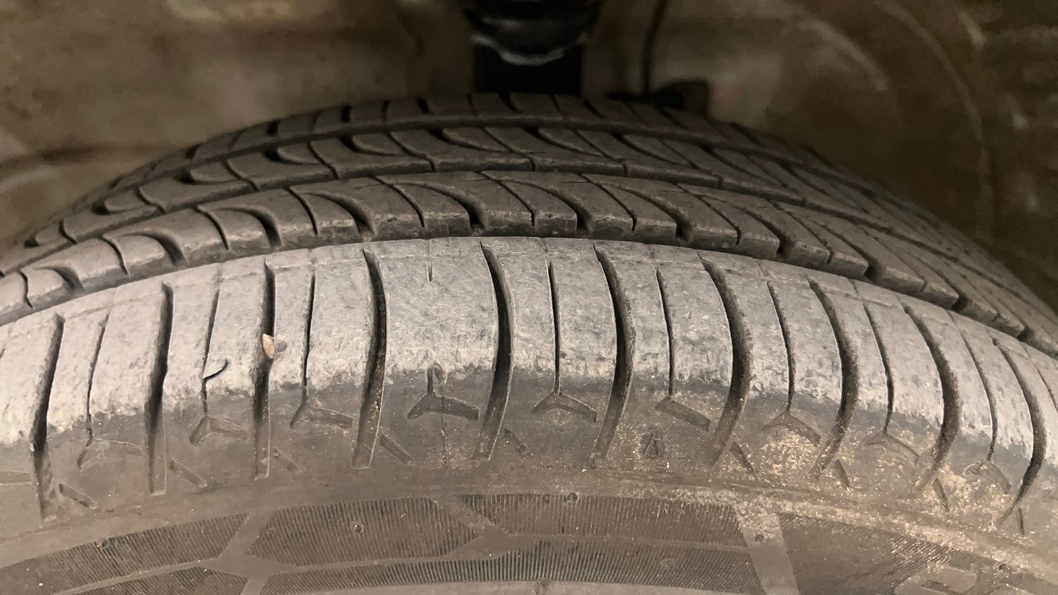 Used 2016 Maruti Suzuki Wagon R 1.0 VXI AMT Petrol Automatic tyres LEFT FRONT TYRE TREAD VIEW