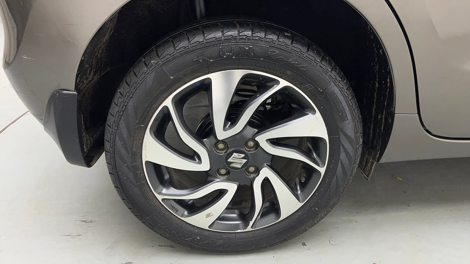 Used 2020 Maruti Suzuki Baleno Alpha Petrol Manual tyres RIGHT REAR TYRE RIM VIEW