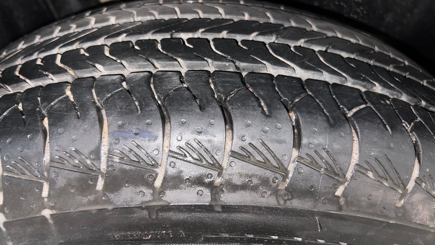 Used 2025 Maruti Suzuki Grand Vitara Delta Smart Hybrid Petrol Manual tyres RIGHT REAR TYRE TREAD VIEW