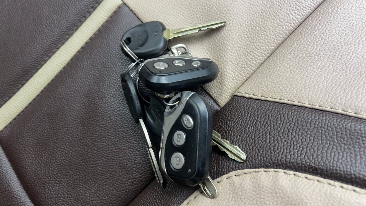Used 2013 Hyundai i10 Magna 1.1 iRDE2 Petrol Manual extra CAR KEY VIEW