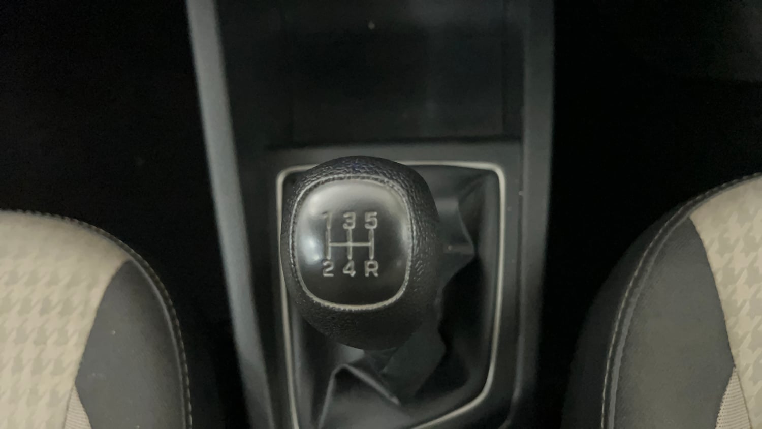 Used 2018 Hyundai Elite i20 Asta 1.2 Petrol Manual interior GEAR  KNOB VIEW