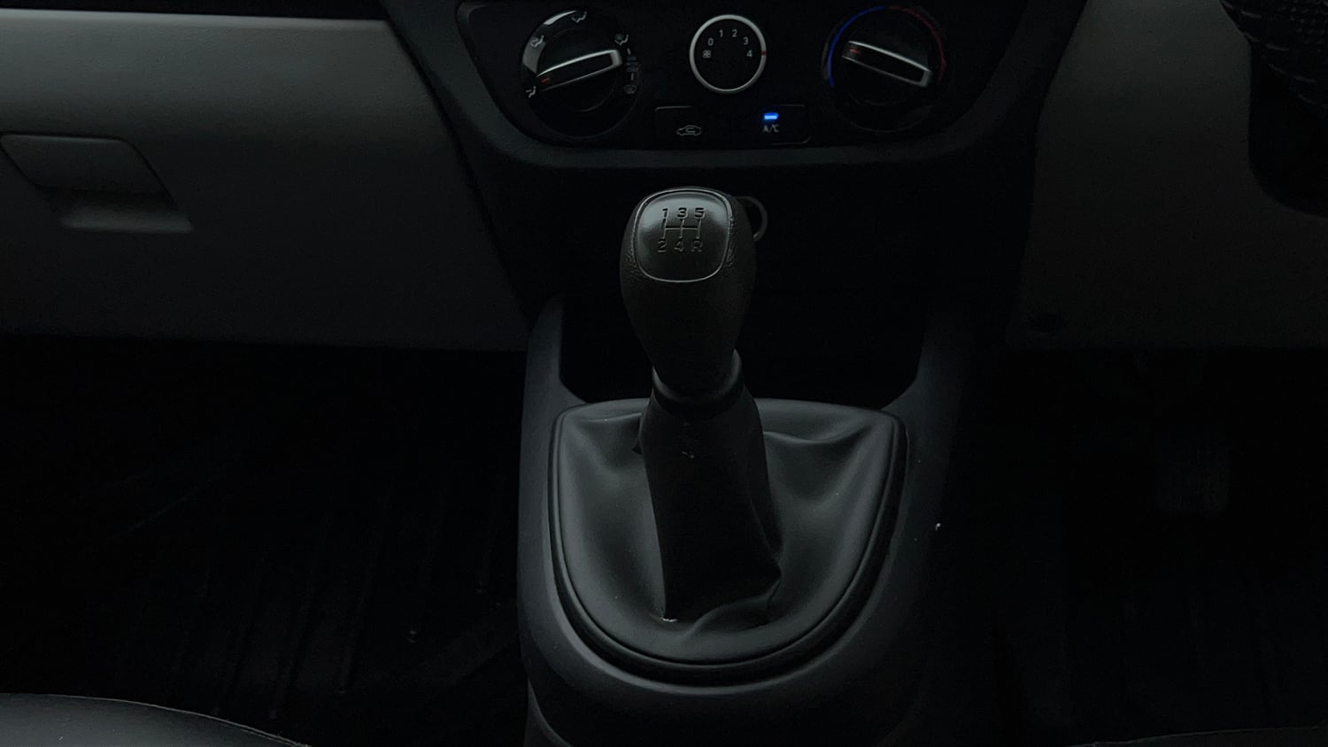 Used 2025 Hyundai Grand i10 Nios Era 1.2 Kappa Petrol Manual interior GEAR  KNOB VIEW