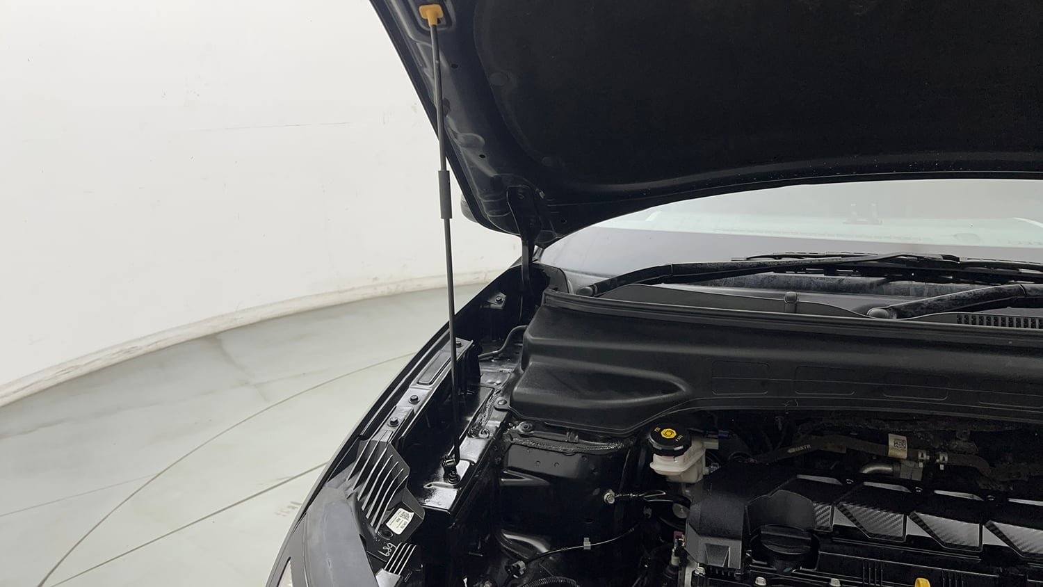 Used 2024 Hyundai Creta 1.5 MPi Petrol MT SX Petrol Manual engine ENGINE RIGHT SIDE HINGE & APRON VIEW