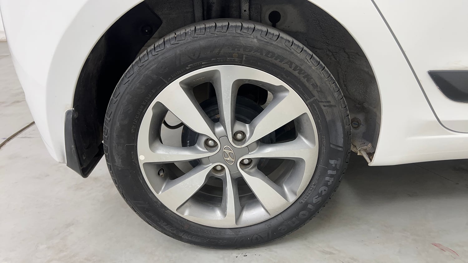 Used 2018 Hyundai Elite i20 Asta 1.2 (O) Petrol Manual tyres RIGHT REAR TYRE RIM VIEW