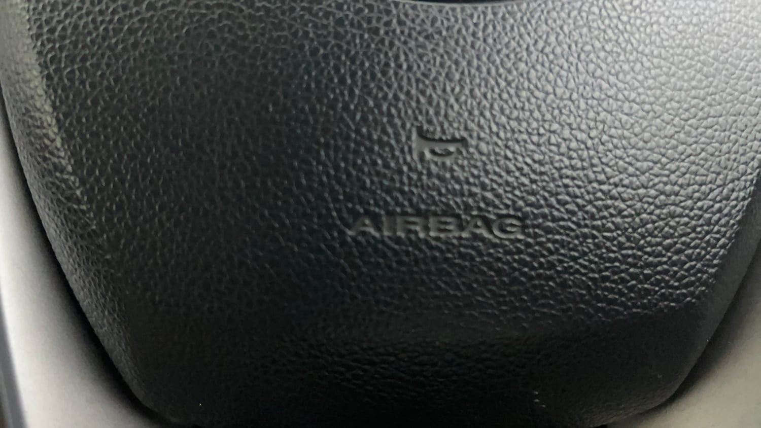 Used 2019 Mahindra XUV 300 1.2 W8 (O) Petrol Manual top_features Airbags