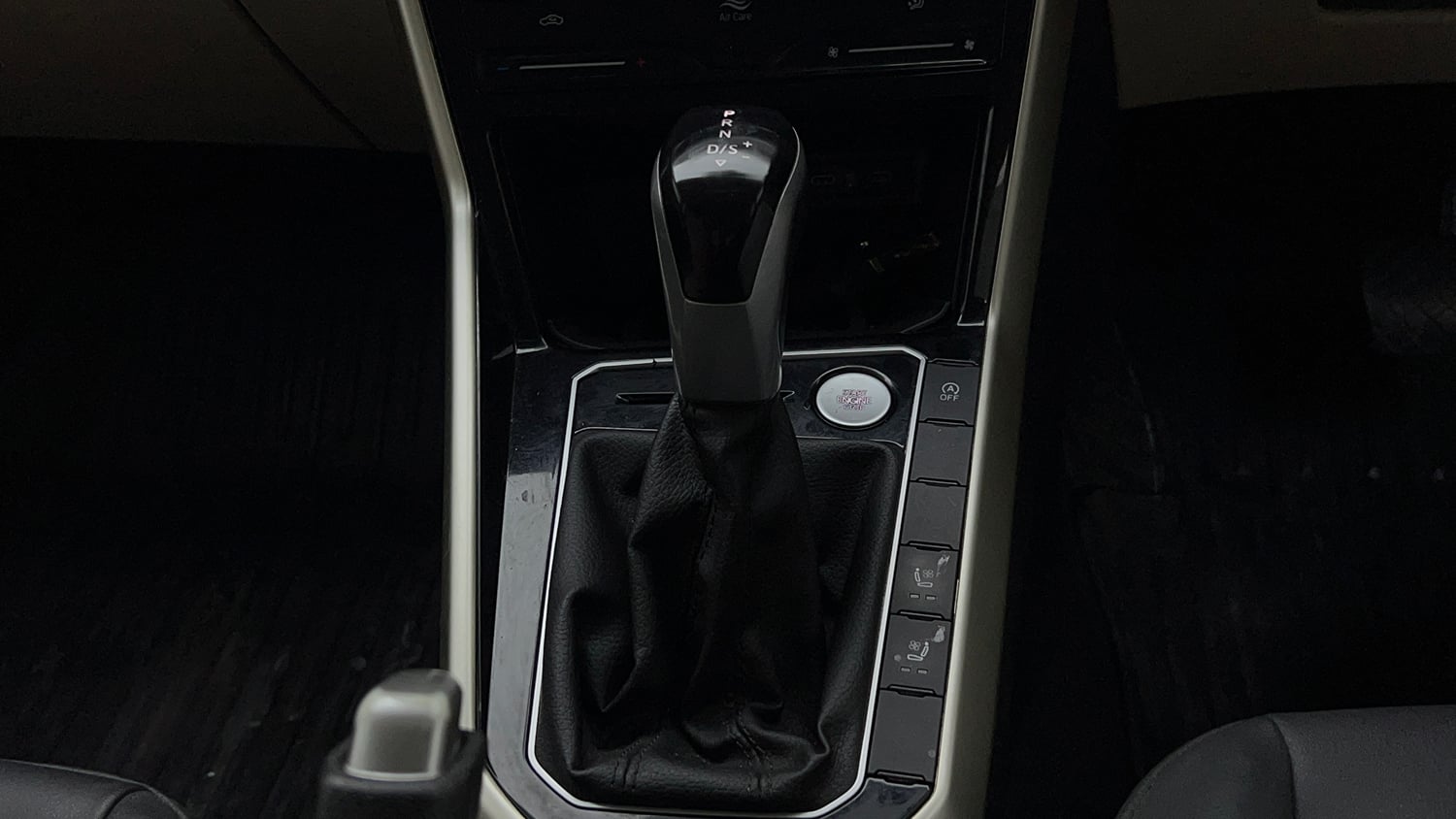 Used 2025 Volkswagen Virtus Topline 1.0 TSI AT Petrol Automatic interior GEAR  KNOB VIEW