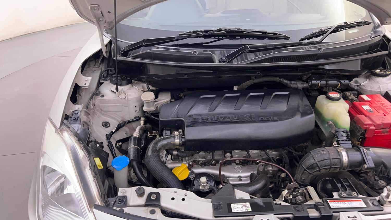 Used 2017 Maruti Suzuki Dzire VDi AMT Diesel Automatic engine ENGINE RIGHT SIDE HINGE & APRON VIEW