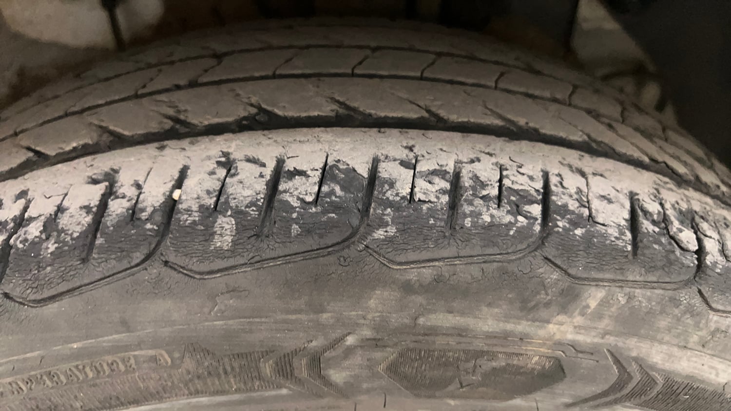 Used 2017 Hyundai Elite i20 Asta 1.2 Dual Tone Petrol Manual tyres LEFT REAR TYRE TREAD VIEW