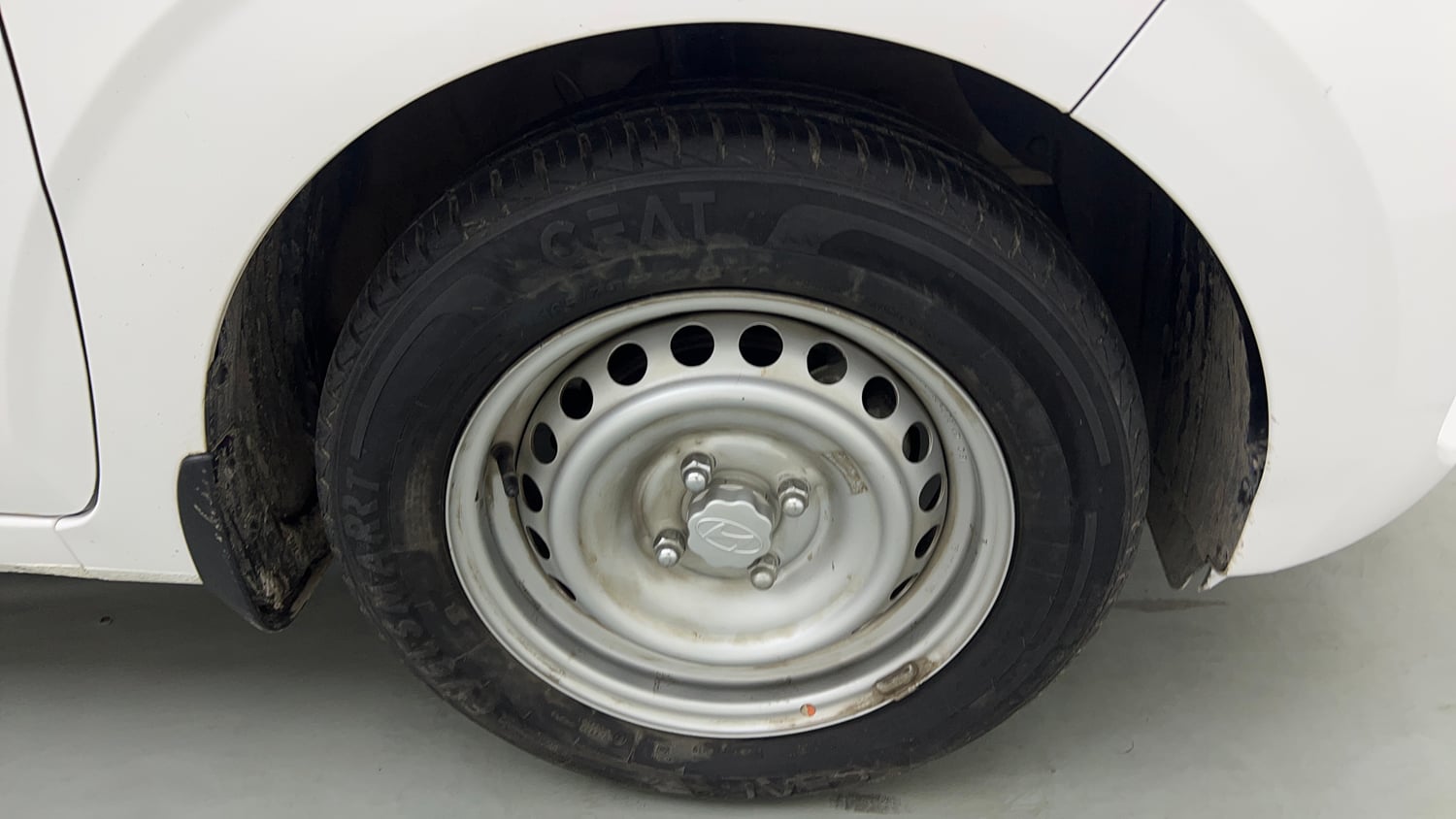 Used 2025 Hyundai Grand i10 Nios Era 1.2 Kappa Petrol Manual tyres RIGHT FRONT TYRE RIM VIEW