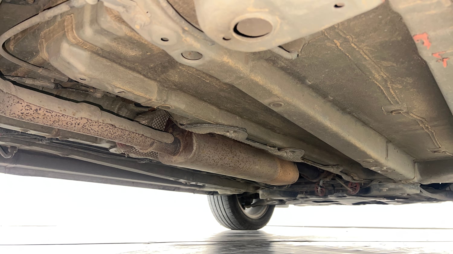 Used 2019 Mahindra XUV 300 1.2 W8 (O) Petrol Manual extra REAR RIGHT UNDERBODY VIEW