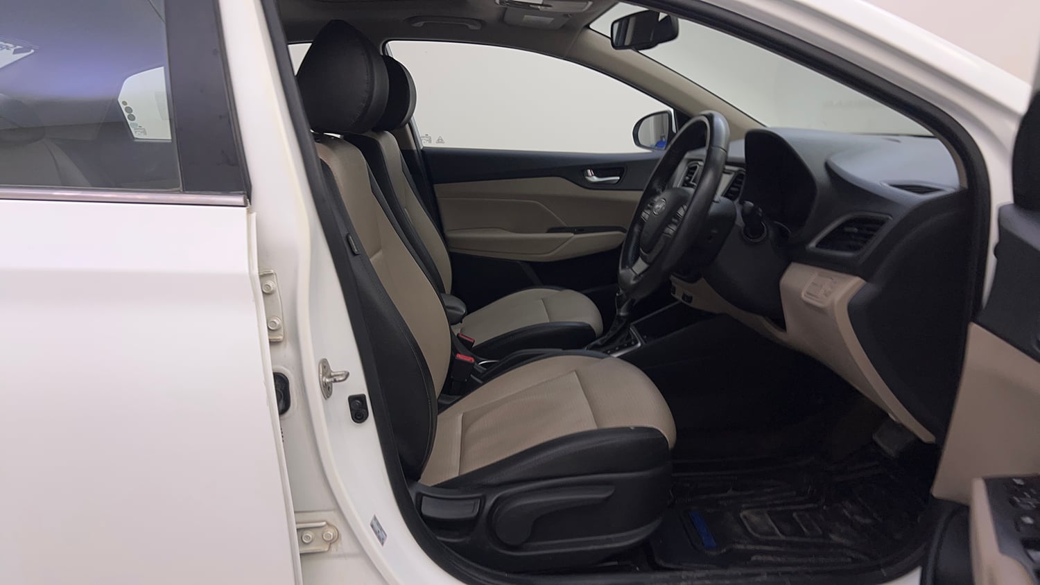 Used 2019 Hyundai Verna SX (O) 1.6 VTVT AT Petrol Automatic interior RIGHT SIDE FRONT DOOR CABIN VIEW