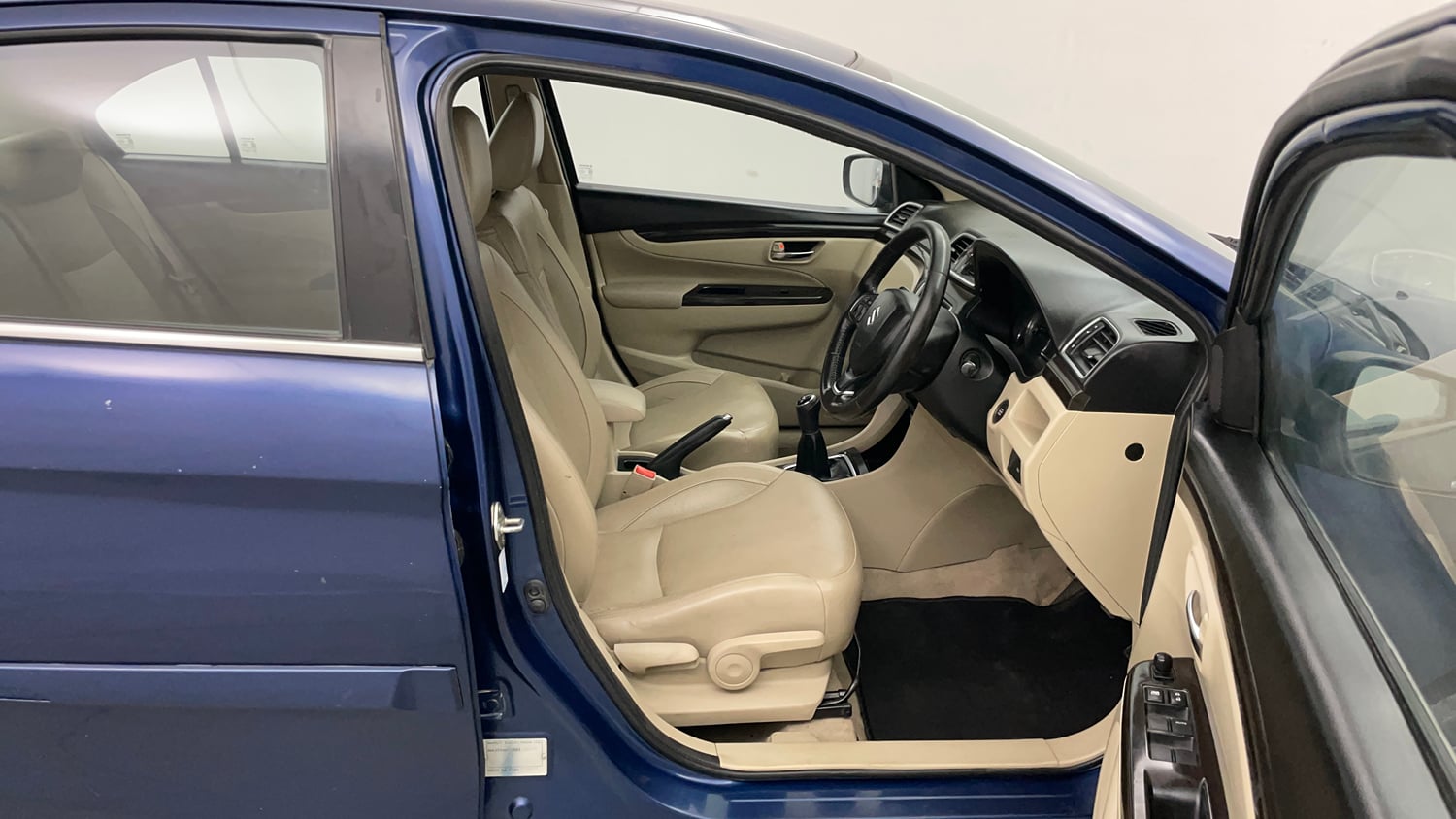 Used 2017 Maruti Suzuki Ciaz Alpha 1.4 MT Petrol Manual interior RIGHT SIDE FRONT DOOR CABIN VIEW