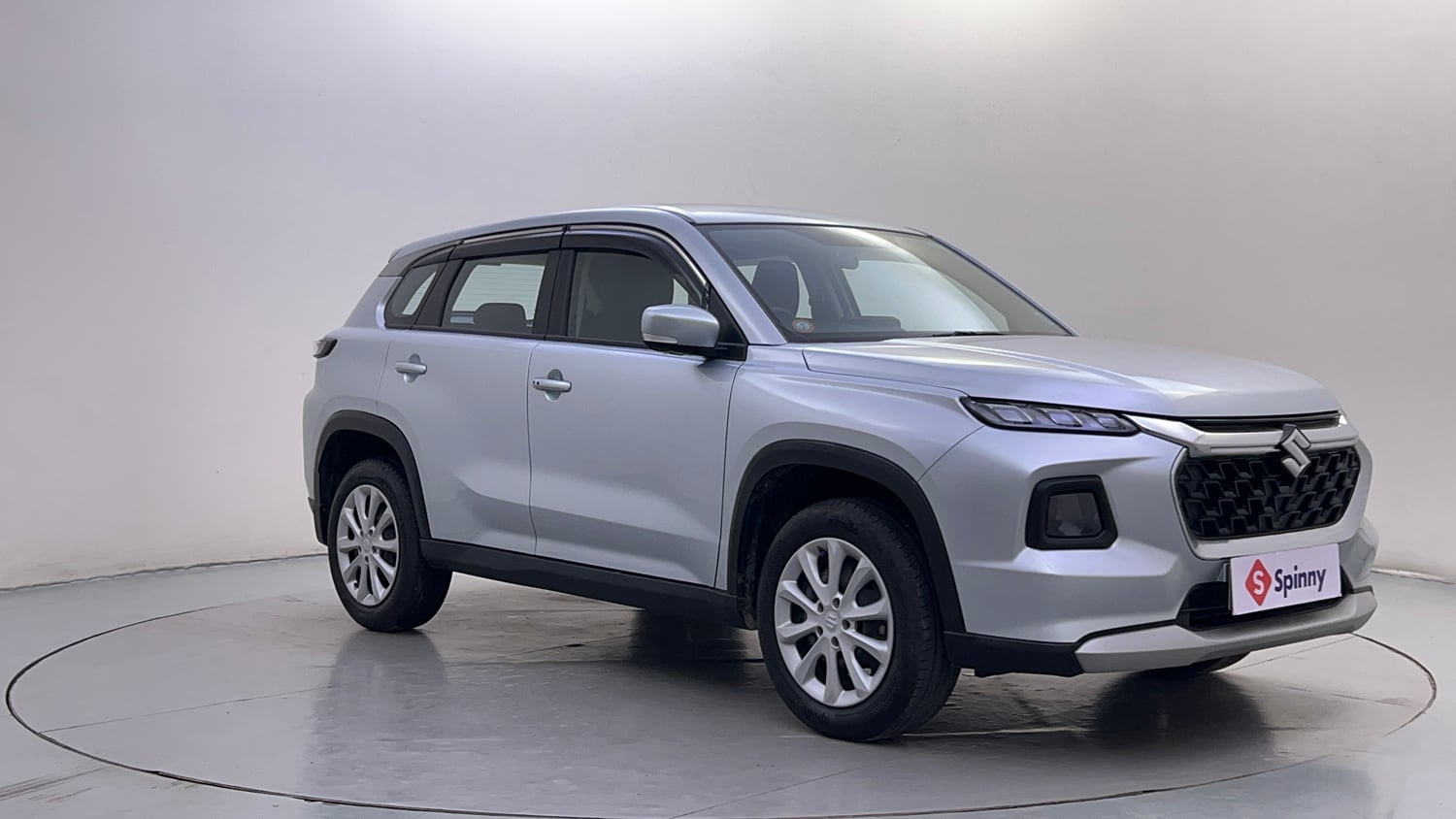 Used 2025 Maruti Suzuki Grand Vitara Delta Smart Hybrid Petrol Manual exterior RIGHT FRONT CORNER VIEW