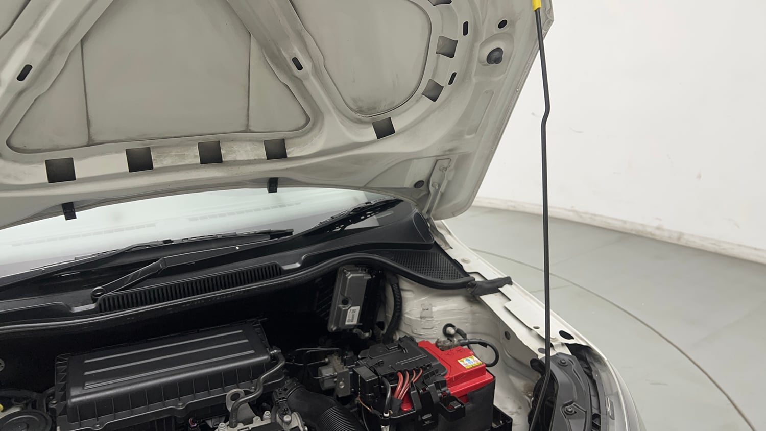 Used 2019 Skoda Rapid Ambition 1.6 MPI Petrol Manual engine ENGINE LEFT SIDE HINGE & APRON VIEW