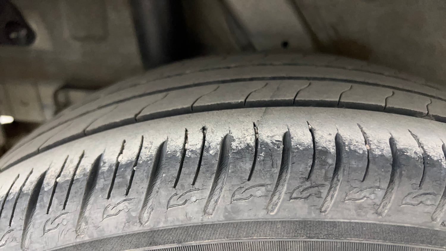 Used 2021 Hyundai Venue SX Plus 1.0 Turbo DCT Petrol Automatic tyres RIGHT REAR TYRE TREAD VIEW