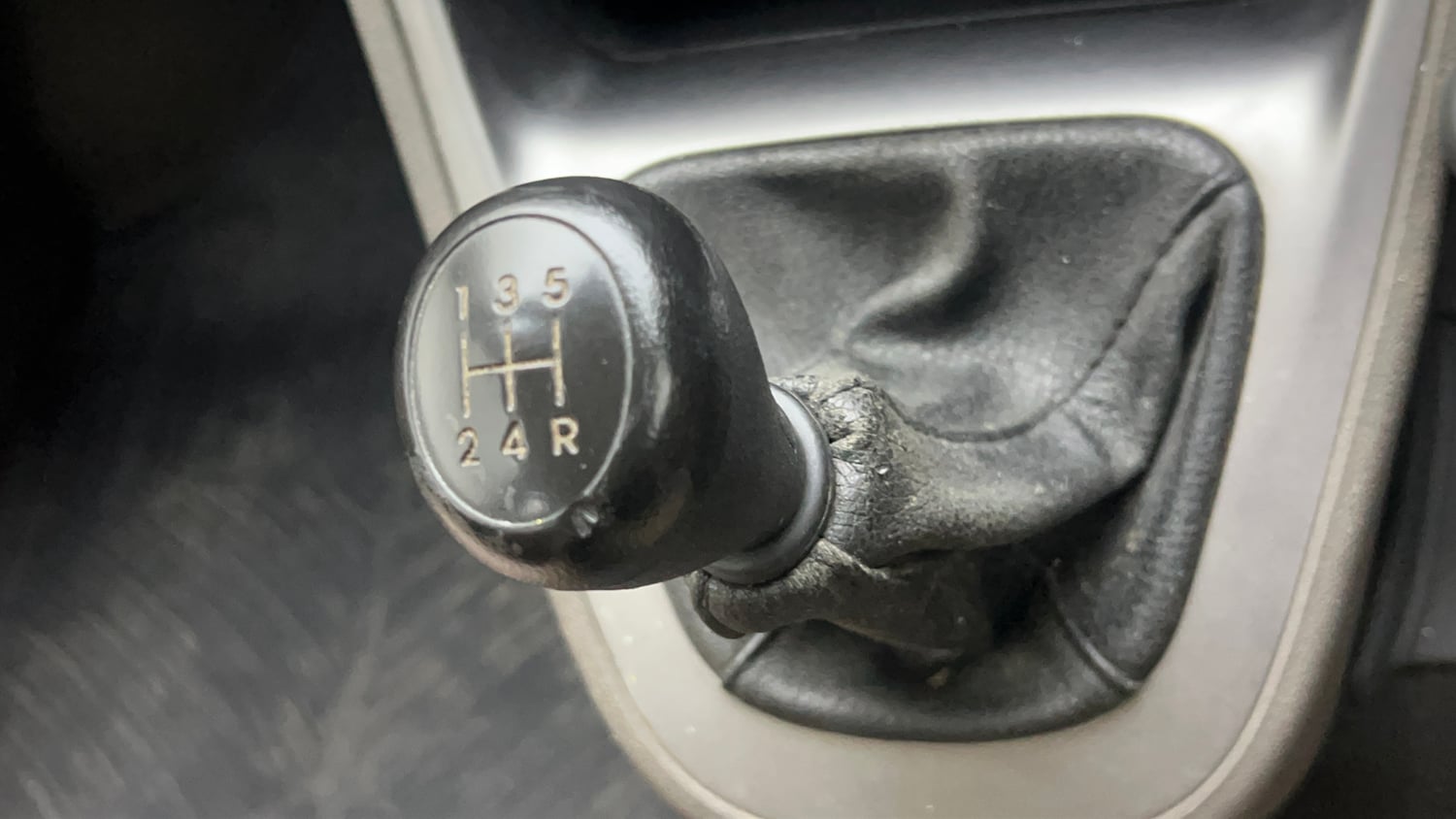Used 2013 Hyundai i10 Magna 1.1 iRDE2 Petrol Manual interior GEAR  KNOB VIEW