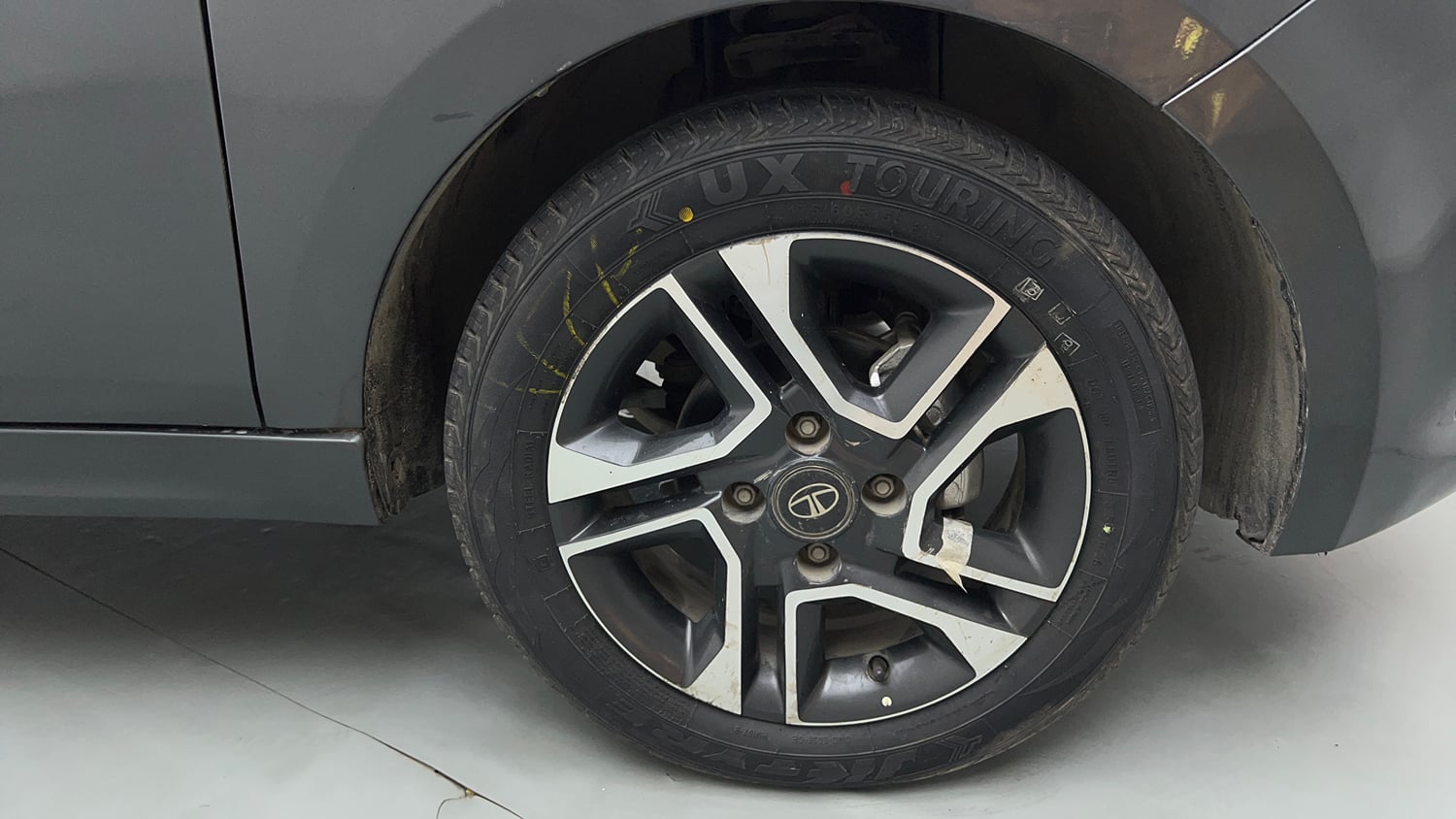 Used 2020 Tata Tiago XZ Plus Petrol Manual tyres RIGHT FRONT TYRE RIM VIEW