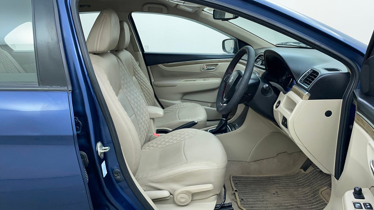 Used 2018 Maruti Suzuki Ciaz Zeta Hybrid 1.5 AT Petrol Automatic interior RIGHT SIDE FRONT DOOR CABIN VIEW