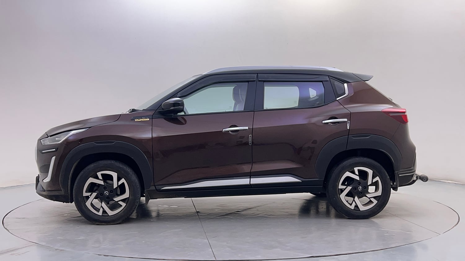 Used 2022 Nissan Magnite XV Turbo CVT Dual Tone Petrol Automatic exterior LEFT SIDE VIEW