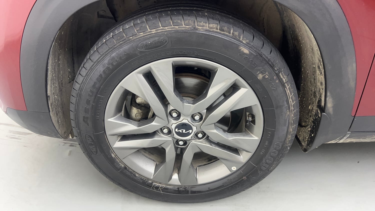 Used 2022 kia Seltos HTX 1.5 IVT Petrol Automatic tyres LEFT FRONT TYRE RIM VIEW