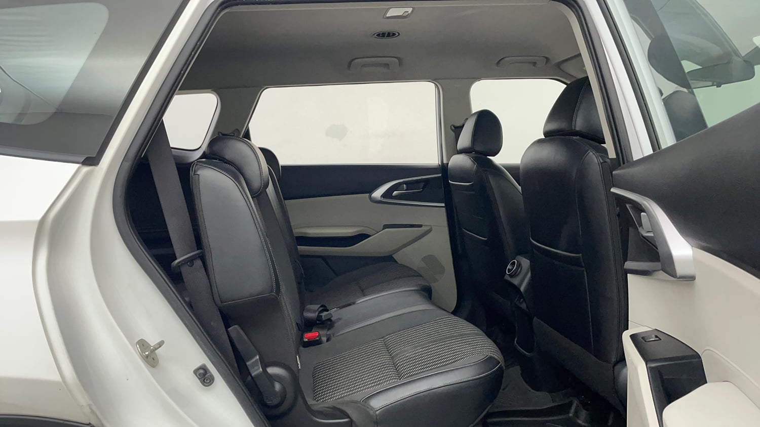Used 2022 Kia Carens Prestige 1.4 Petrol MT 7 STR Petrol Manual interior RIGHT SIDE REAR DOOR CABIN VIEW