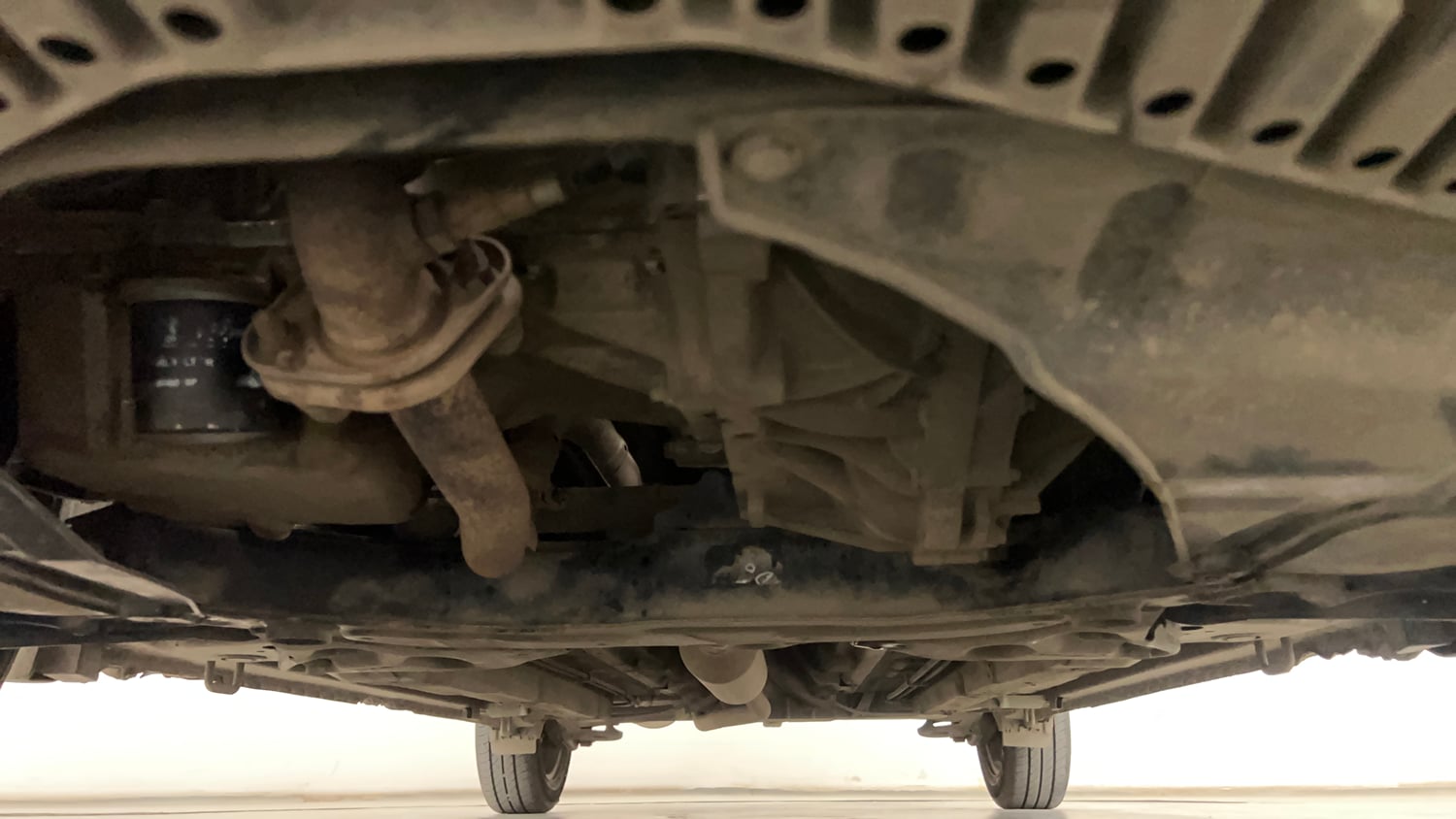 Used 2015 Maruti Suzuki Ciaz VXi+ Petrol Manual extra FRONT LEFT UNDERBODY VIEW