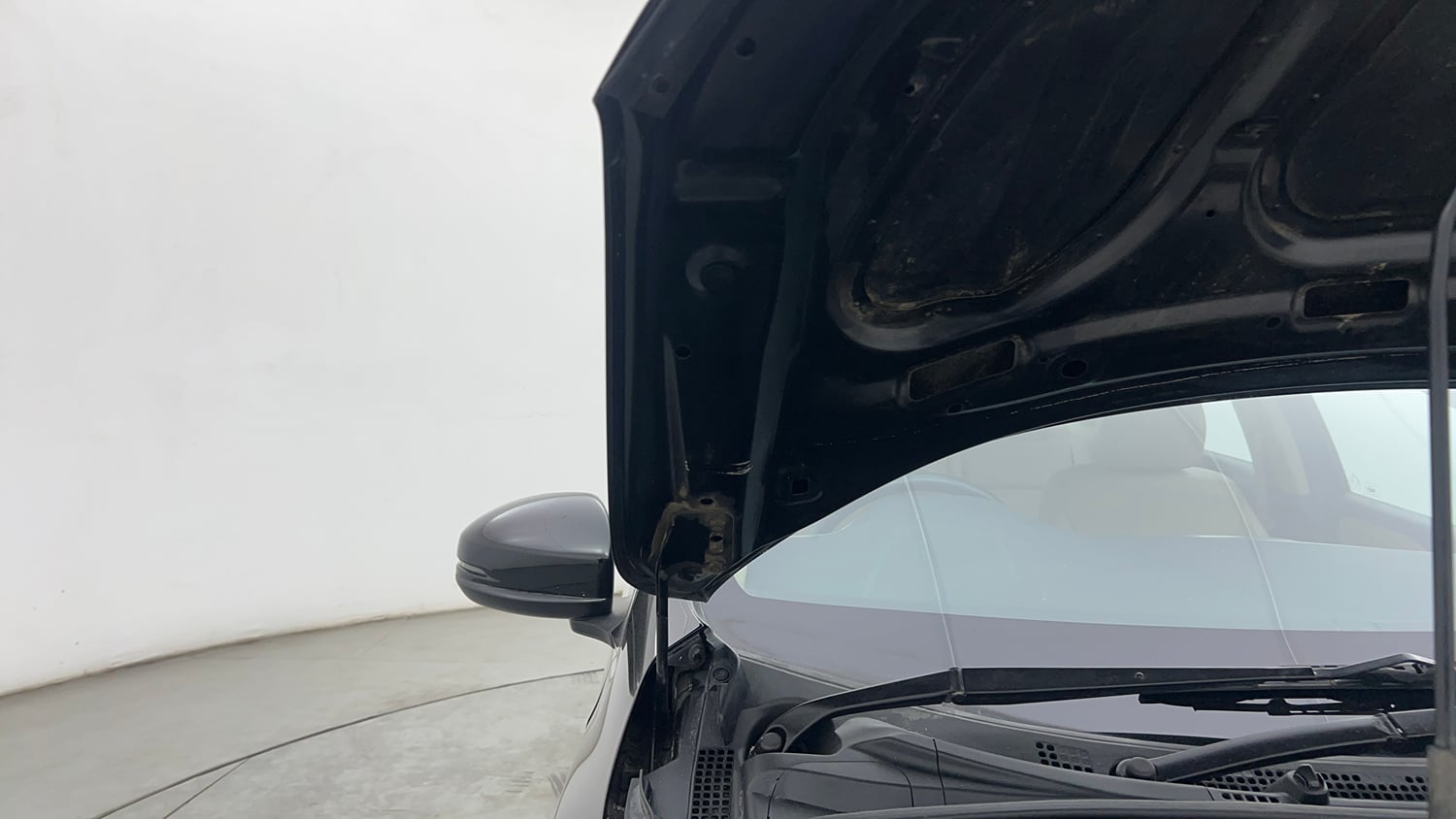 Used 2014 Honda City VX Diesel Diesel Manual engine ENGINE RIGHT SIDE HINGE & APRON VIEW