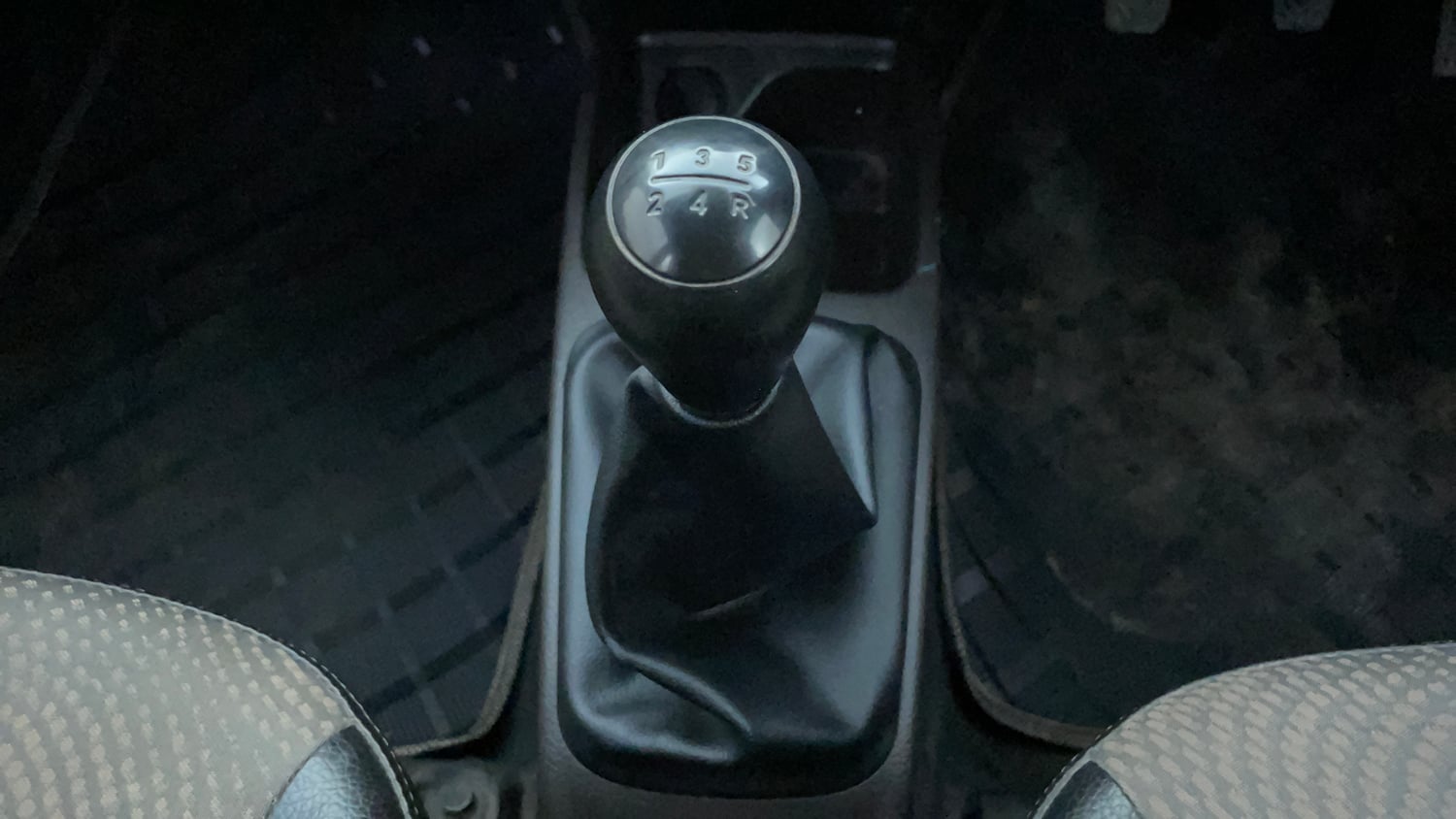 Used 2016 Hyundai Eon Magna + Petrol Manual interior GEAR  KNOB VIEW