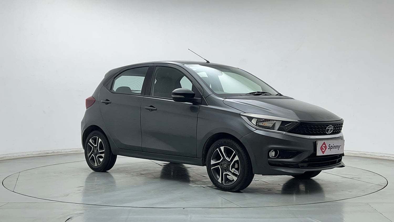 Used 2020 Tata Tiago XZ Plus Petrol Manual exterior RIGHT FRONT CORNER VIEW