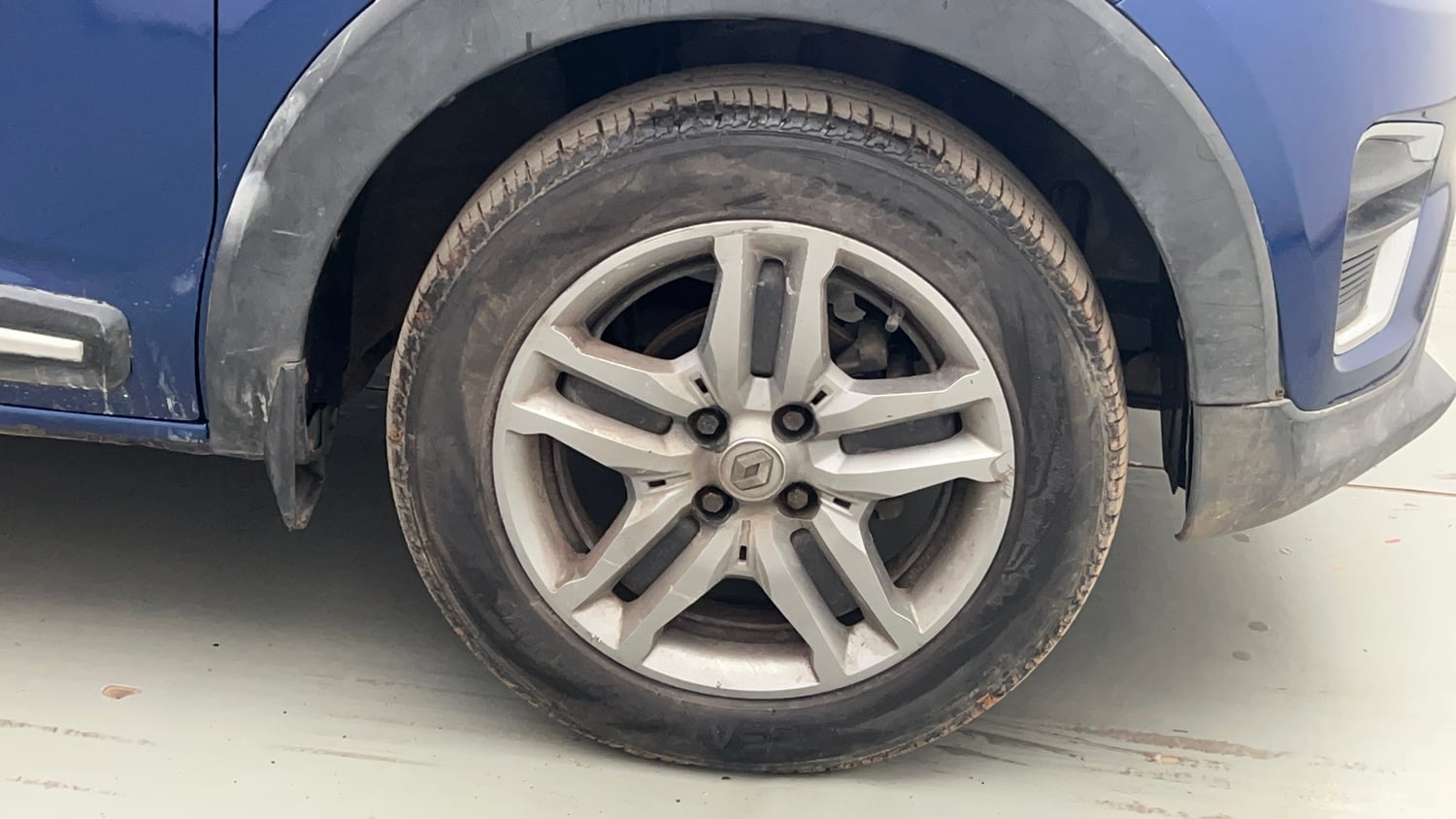 Used 2020 Renault Triber RXZ Petrol Manual tyres RIGHT FRONT TYRE RIM VIEW