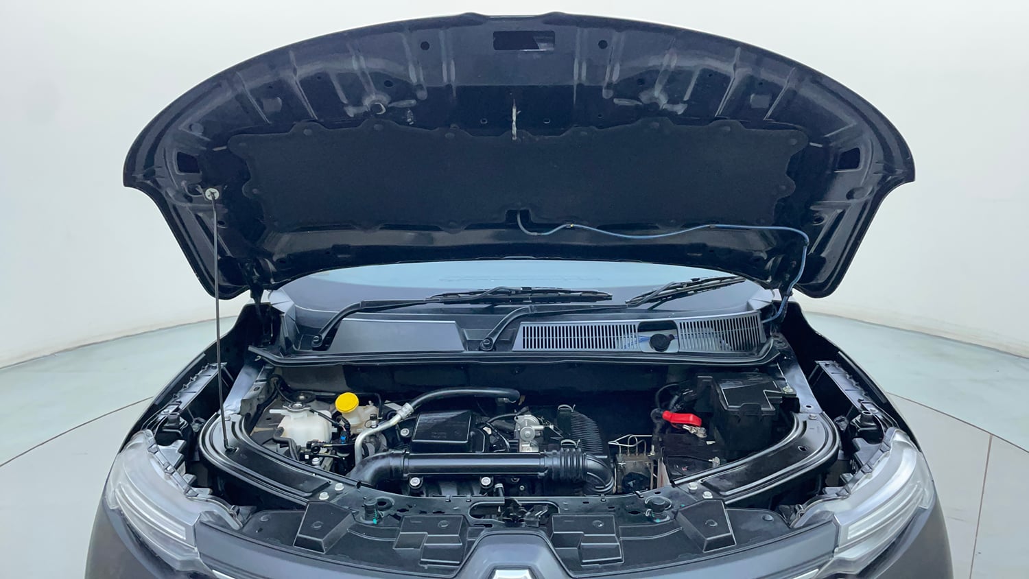 Used 2024 Renault Kiger RXZ MT Petrol Manual engine ENGINE & BONNET OPEN FRONT VIEW