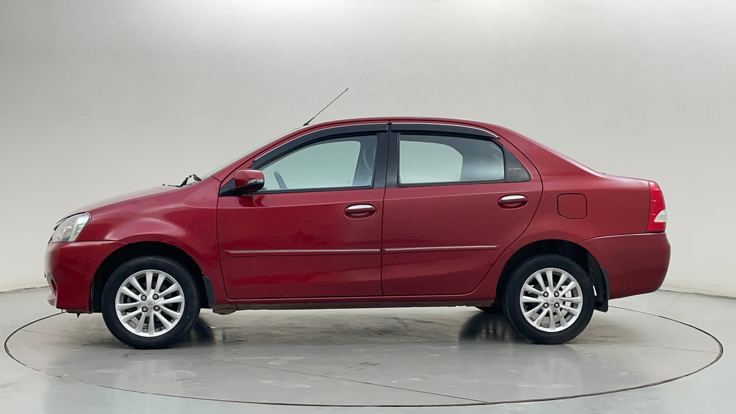 Used 2013 Toyota Etios V Petrol Manual exterior LEFT SIDE VIEW