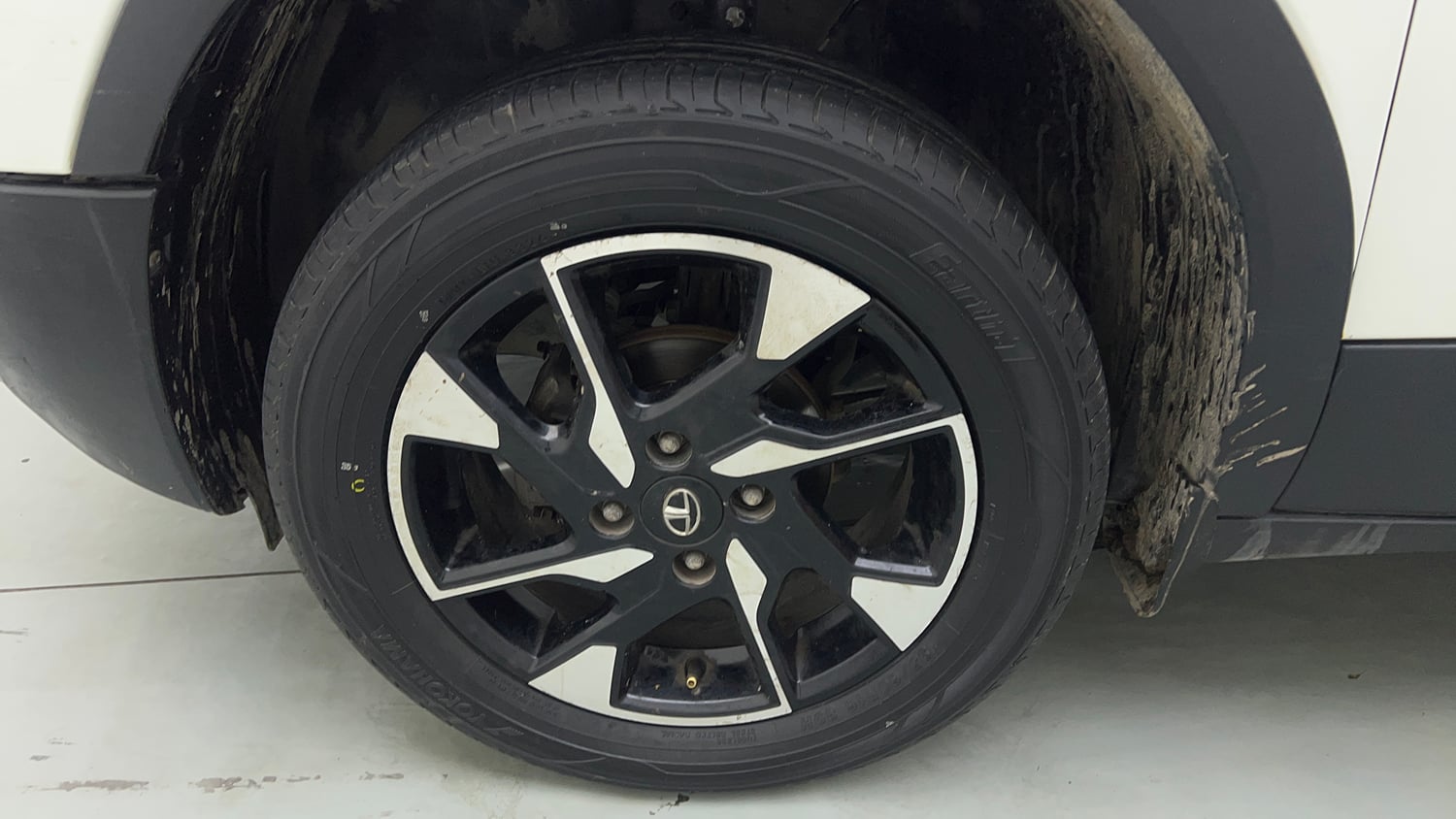 Used 2022 Tata Punch Accomplished Dazzle Pack MT Petrol Manual tyres LEFT FRONT TYRE RIM VIEW