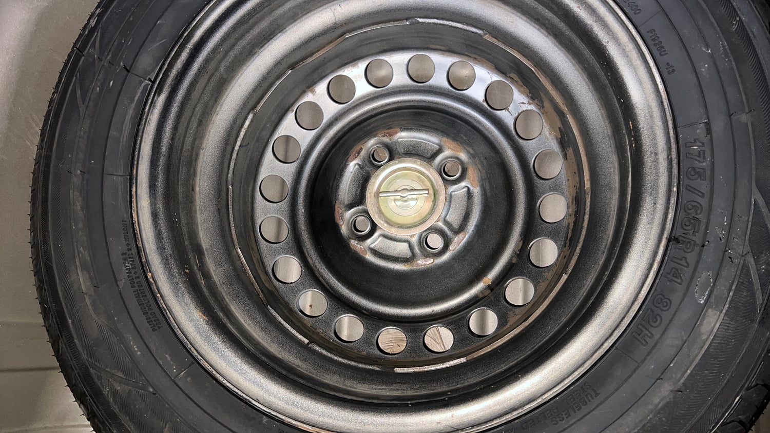 Used 2013 Honda Brio E MT Petrol Manual tyres SPARE TYRE VIEW