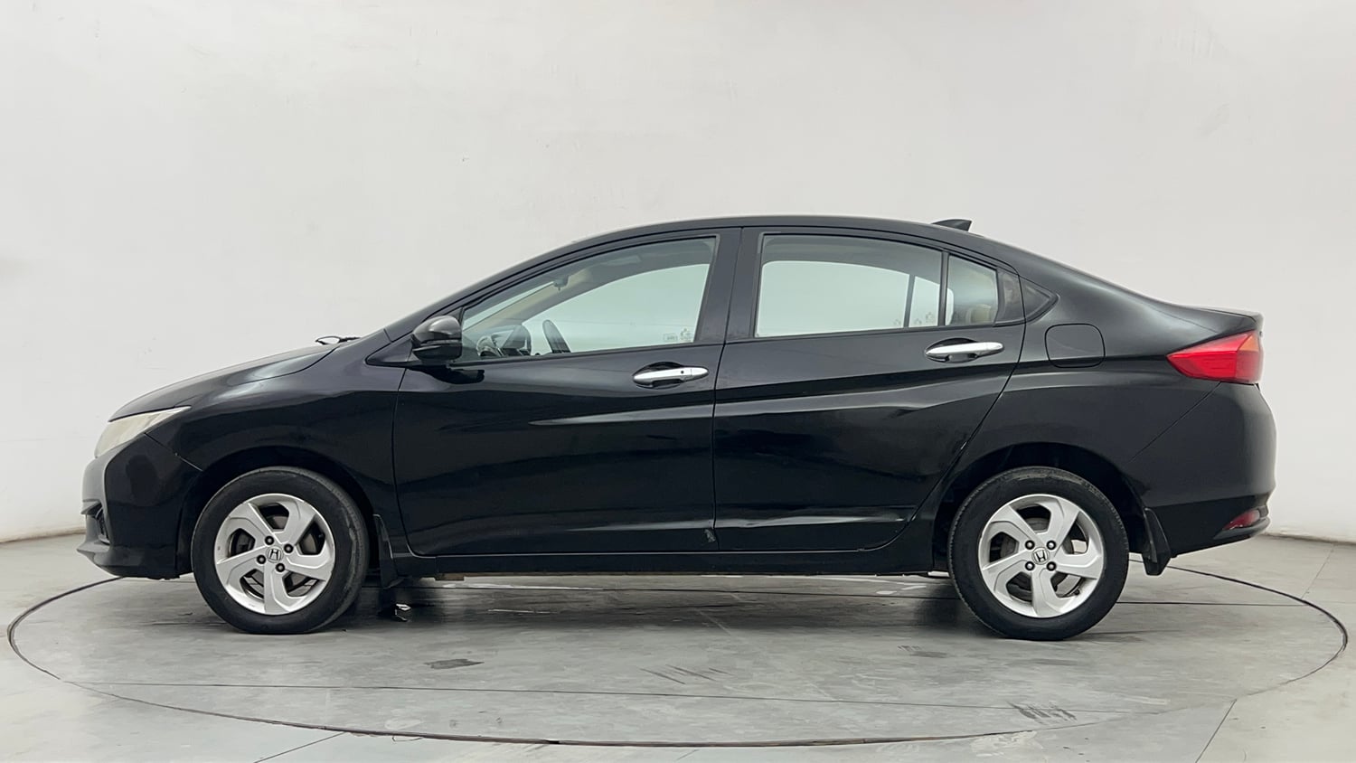 Used 2014 Honda City VX Diesel Diesel Manual exterior LEFT SIDE VIEW