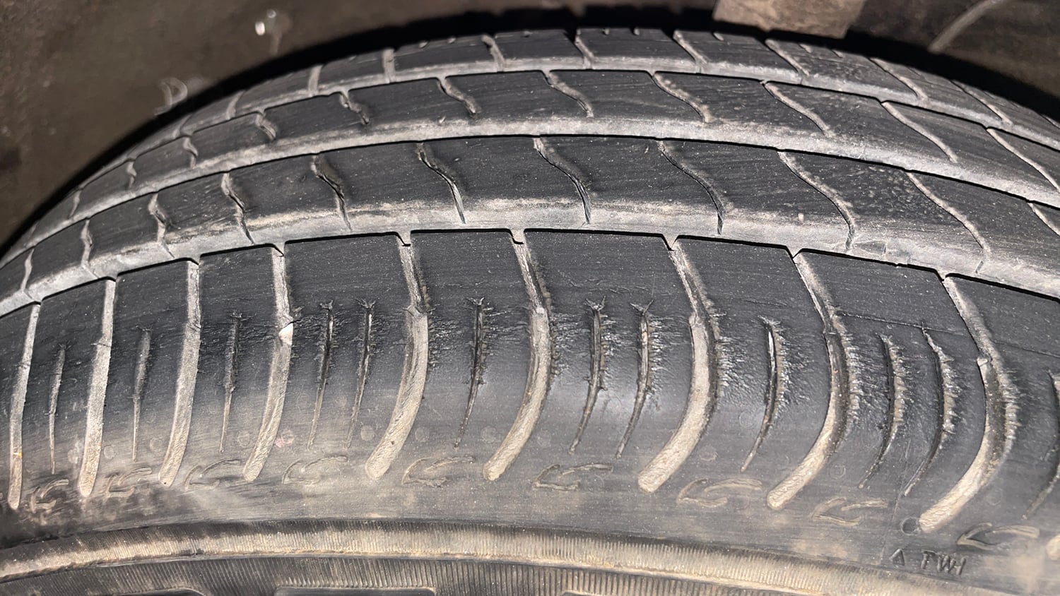 Used 2022 Maruti Suzuki S-Presso VXi (O) AMT Petrol Automatic tyres RIGHT FRONT TYRE TREAD VIEW