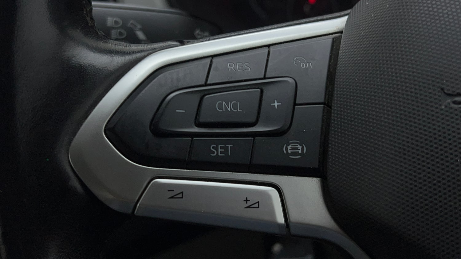 Used 2022 Volkswagen Taigun Highline 1.0 TSI AT Petrol Automatic top_features Cruise control