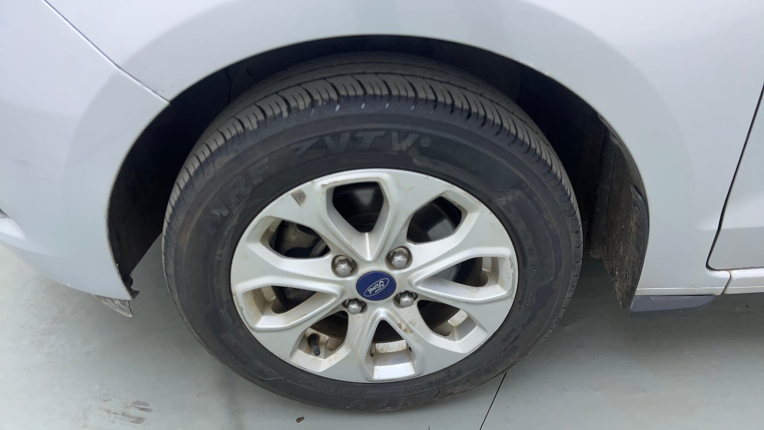 Used 2017 Ford Figo Titanium 1.2 Ti-VCT Petrol Manual tyres LEFT FRONT TYRE RIM VIEW