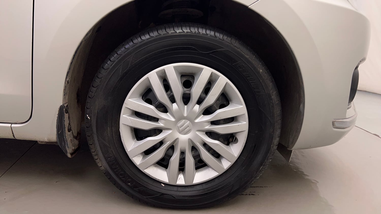 Used 2017 Maruti Suzuki Dzire VDi AMT Diesel Automatic tyres RIGHT FRONT TYRE RIM VIEW
