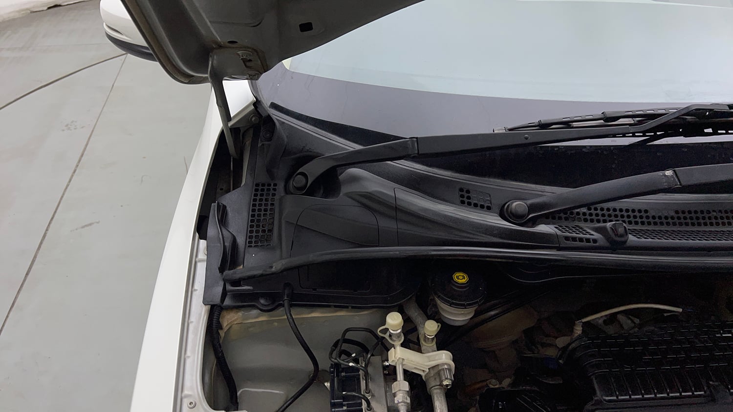 Used 2022 Honda City 4th Generation V Petrol Petrol Manual engine ENGINE RIGHT SIDE HINGE & APRON VIEW
