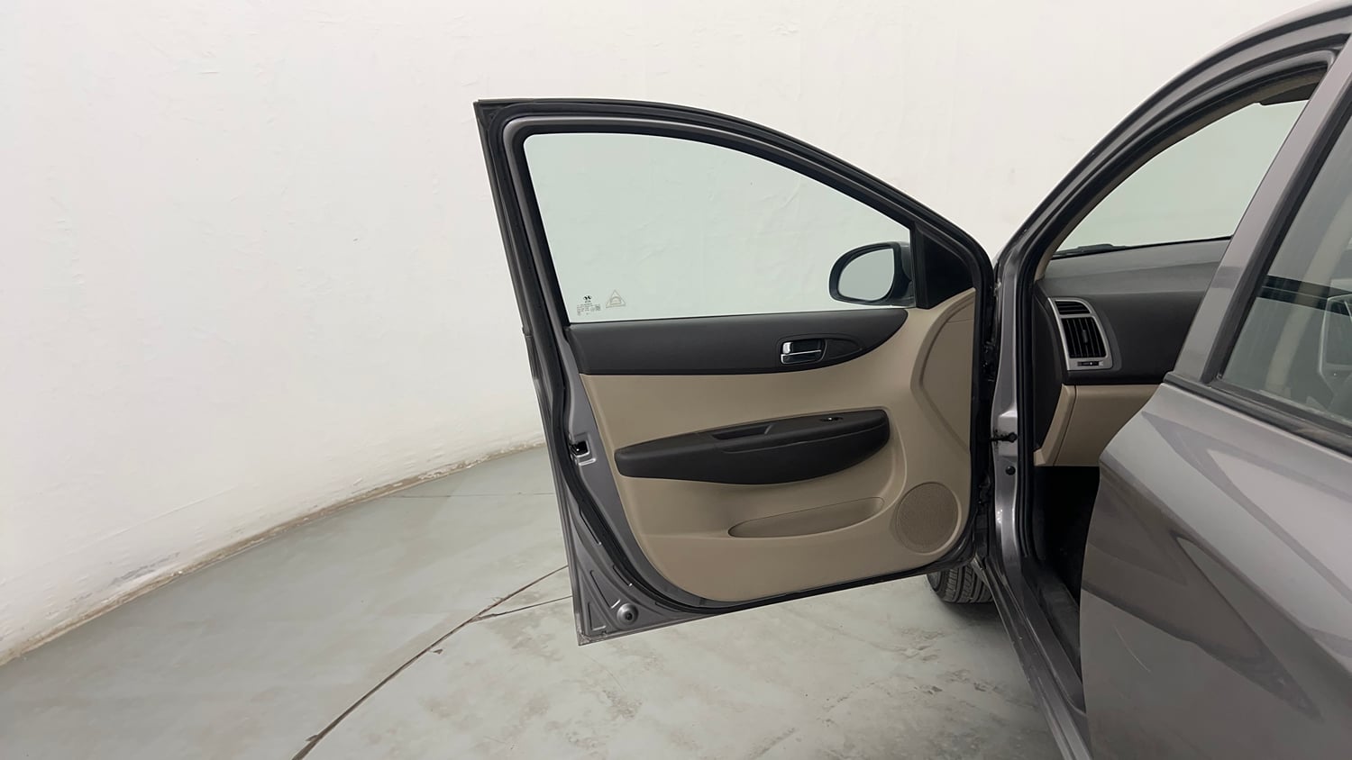 Used 2013 Hyundai i20 Sportz 1.2 Petrol Manual interior LEFT FRONT DOOR OPEN VIEW