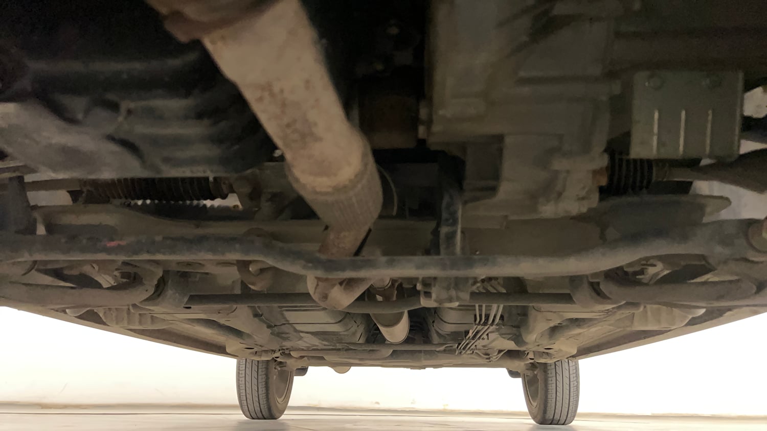 Used 2019 Tata Tiago Revotron XZA Plus Petrol Automatic extra FRONT LEFT UNDERBODY VIEW