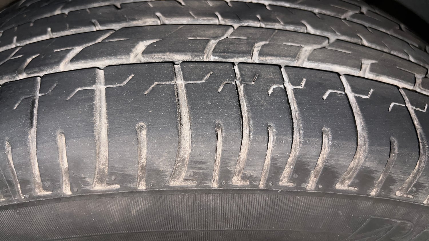 Used 2016 Hyundai Creta 1.6 Base Petrol Petrol Manual tyres RIGHT FRONT TYRE TREAD VIEW