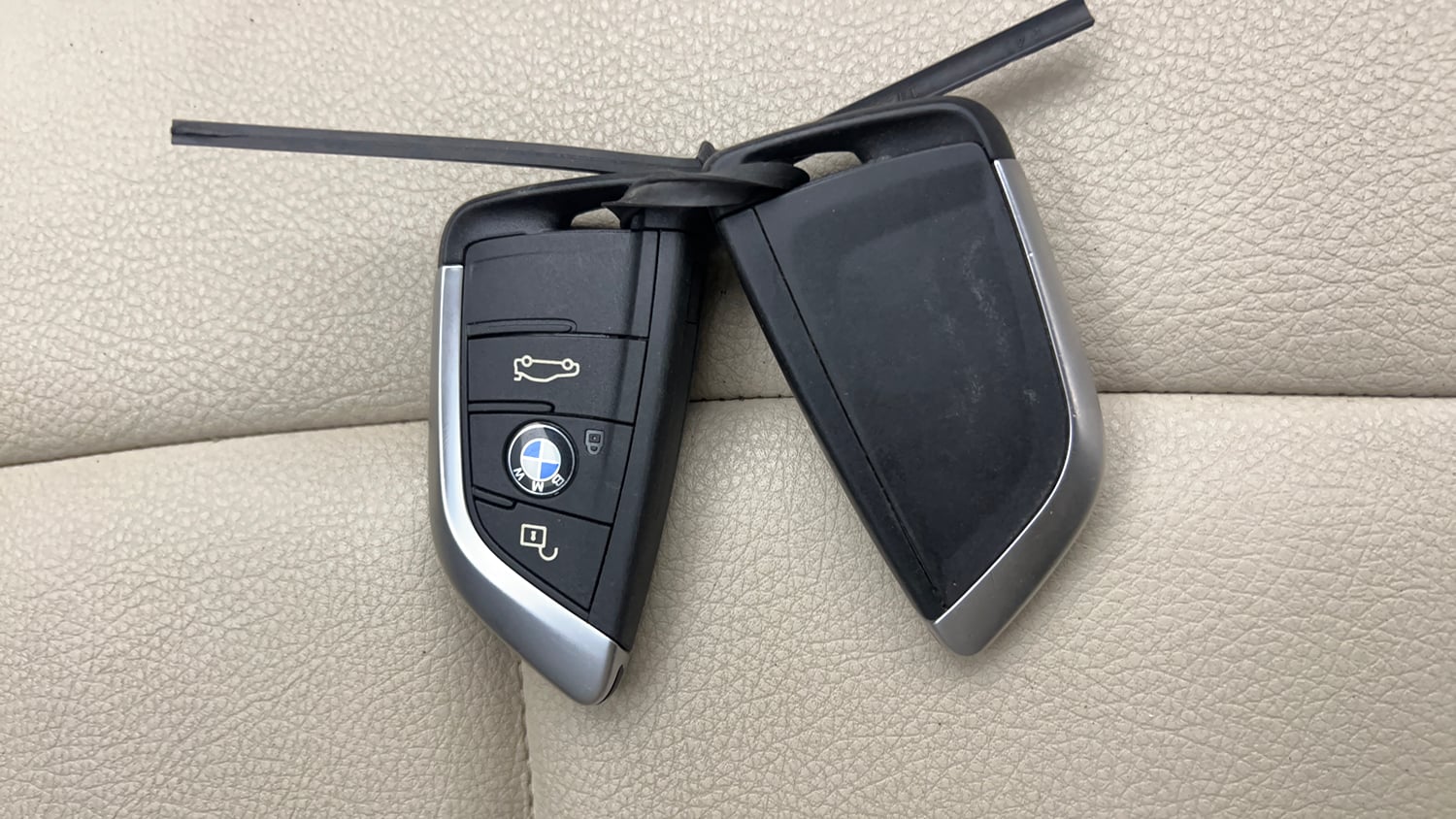 Used 2021 BMW X1 sDrive20i xLine Petrol Automatic extra CAR KEY VIEW