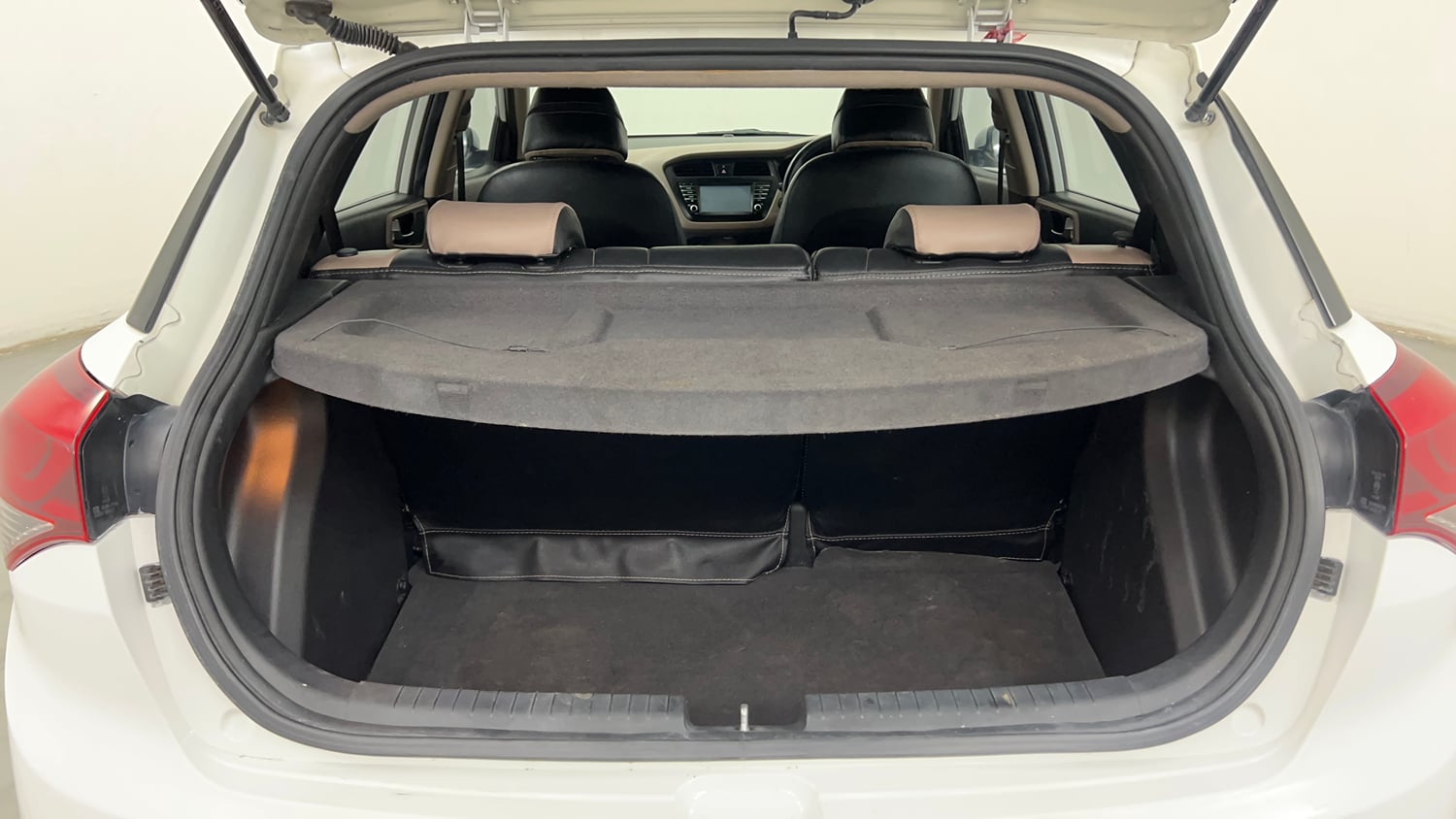 Used 2018 Hyundai Elite i20 Asta 1.2 (O) Petrol Manual interior DICKY INSIDE VIEW