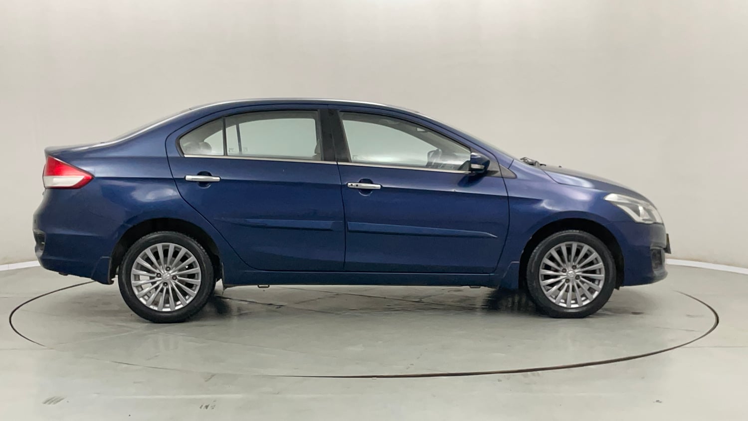 Used 2017 Maruti Suzuki Ciaz Alpha 1.4 MT Petrol Manual exterior RIGHT SIDE VIEW
