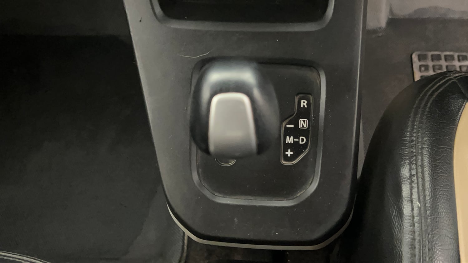 Used 2019 Maruti Suzuki Wagon R ZXi 1.2 AMT Petrol Automatic interior GEAR  KNOB VIEW