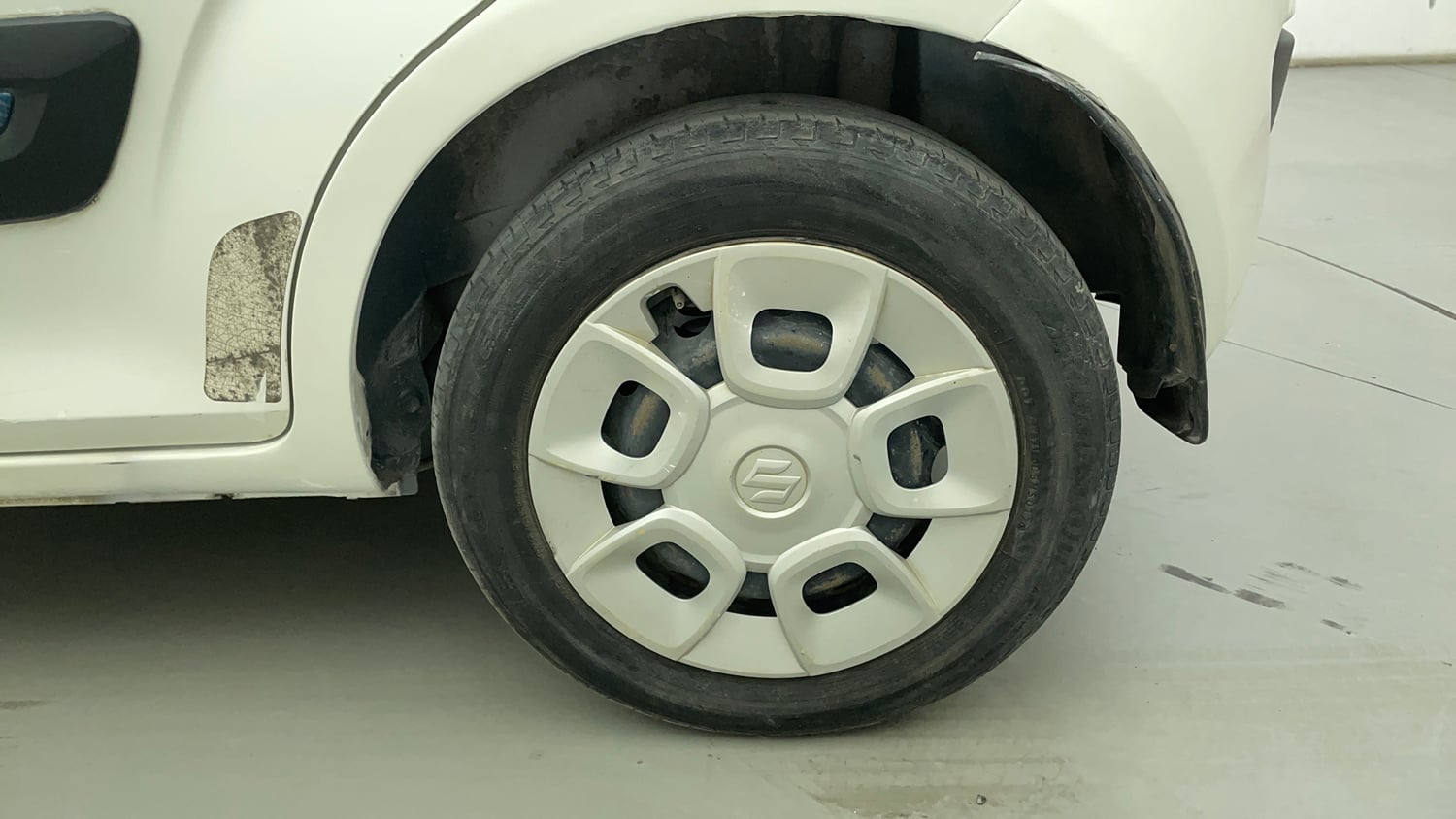 Used 2018 Maruti Suzuki Ignis Delta 1.2 MT Petrol Manual tyres LEFT REAR TYRE RIM VIEW