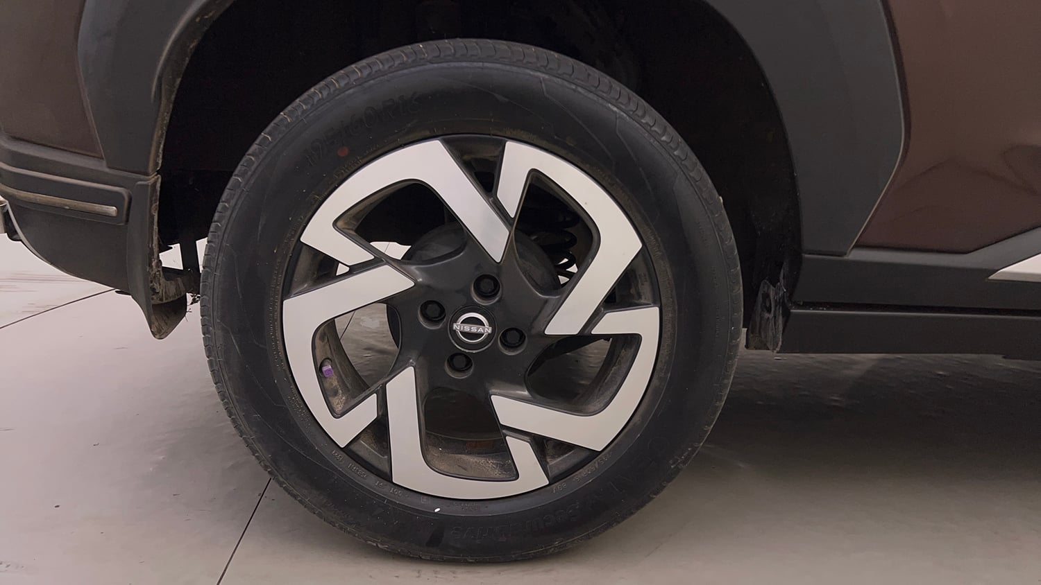 Used 2022 Nissan Magnite XV Turbo CVT Dual Tone Petrol Automatic tyres RIGHT REAR TYRE RIM VIEW